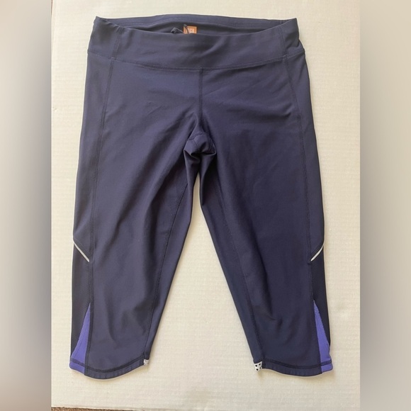 Lucy Tech Athletic Capris Navy Purple Size Medium - Picture 1 of 10